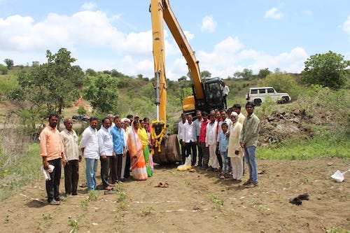 construciton d'un puits à rajewadi inde